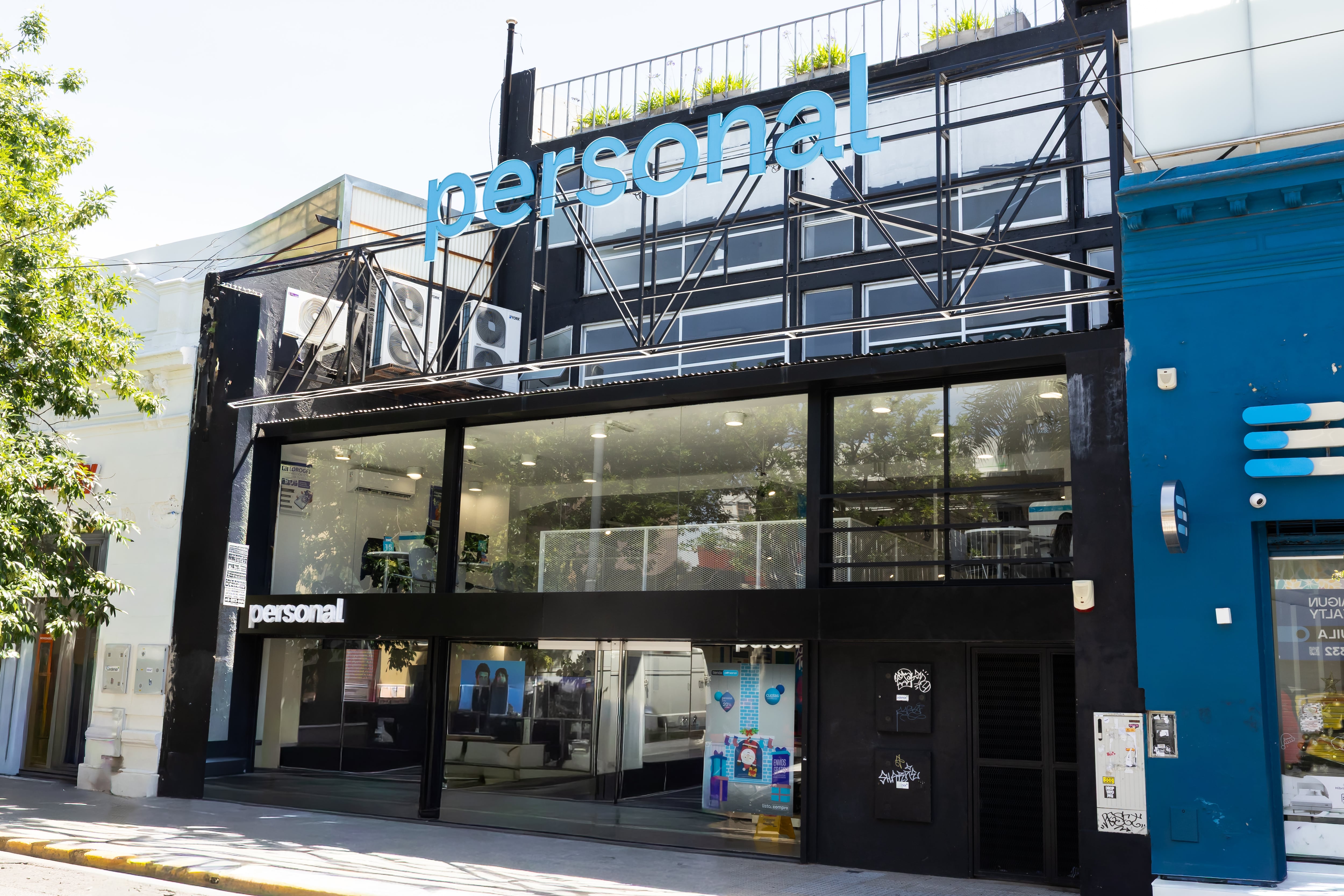 Telecom unifica sus marcas en Personal y espera para incluir Movistar