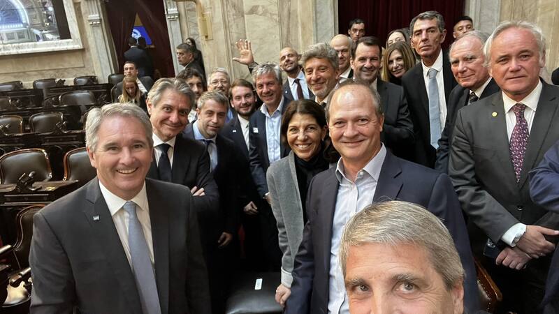El equipo económico durante la presentación del Presupuesto 2025 en el Congreso.
