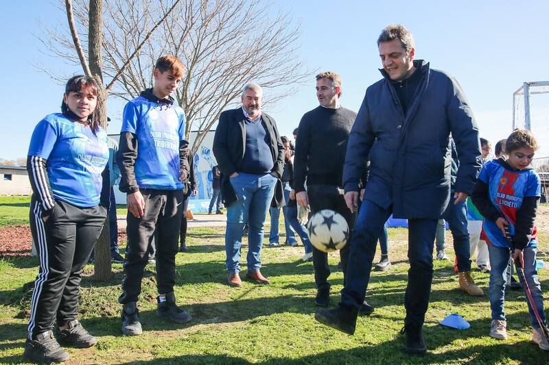 Sergio Massa en Pilar con el intendente Federico Achával en la inauguración de un polideportivo