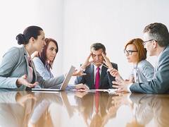 Leve respiro ejecutivo: pagan bonos por desempeño a sus empleados por encima de 2017