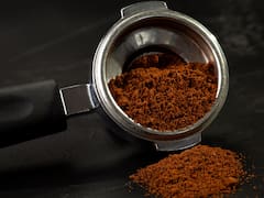 Mezcla de miel y café molido: para qué sirve y por qué la recomiendan