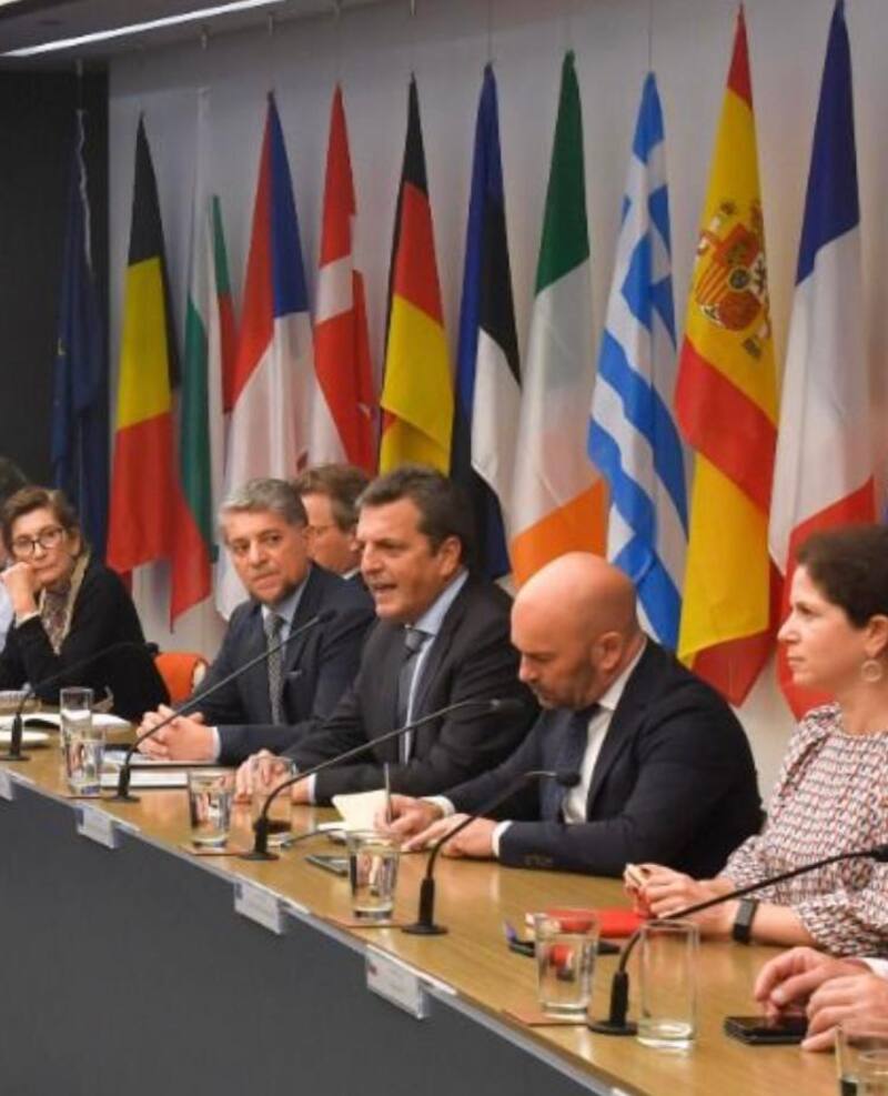Massa con embajadores de la Unión Europea