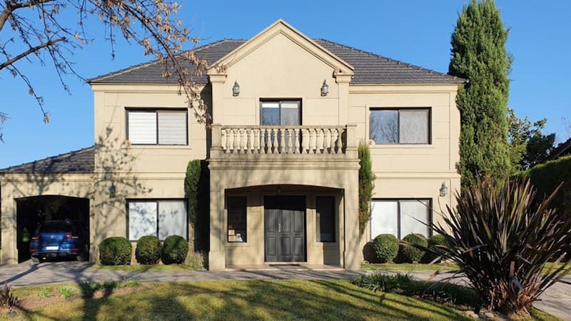 En esta zona sobresalen las casas en barrios cerrados y counties.