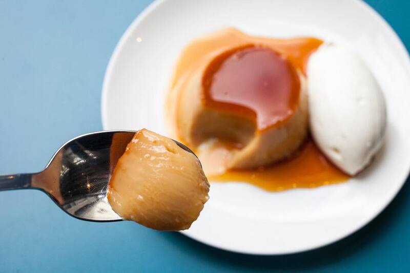 El flan de Corte es uno de los imperdibles de la carta. (Foto: Instagram @cortecomedor)