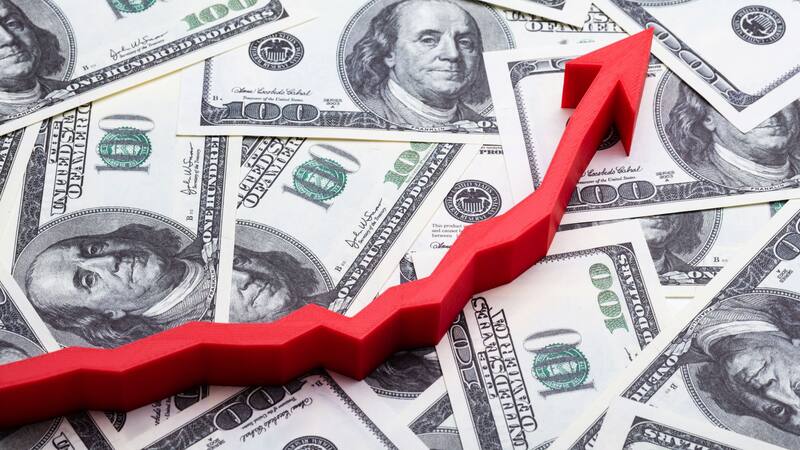 Analistas prevén que el dólar podría pasar los $4,400 para fin de año.