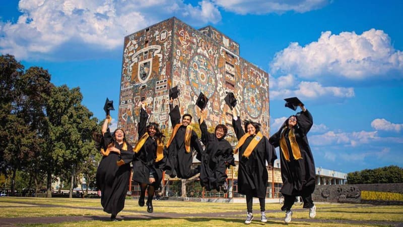 La UNAM ofrece una amplia variedad de programas de licenciatura, desde ciencias sociales hasta ciencias exactas y humanidades.