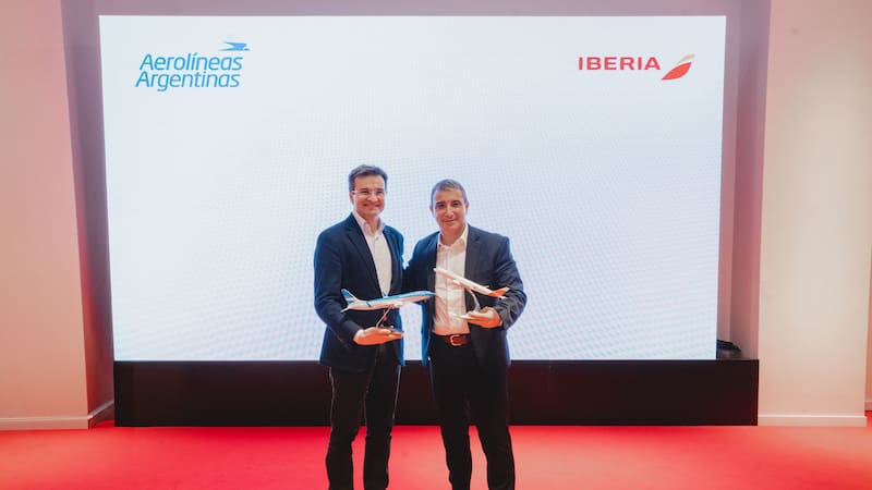 Marco Sansavini, CEO y presidente de Iberia y Fabián Lombardo, presidente de Aerolíneas Argentinas