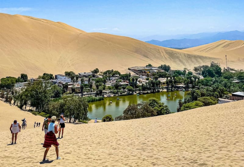 Absolutamente único e impresionante: así es el oasis de Huacachina, en Perú. Foto: Pexels.