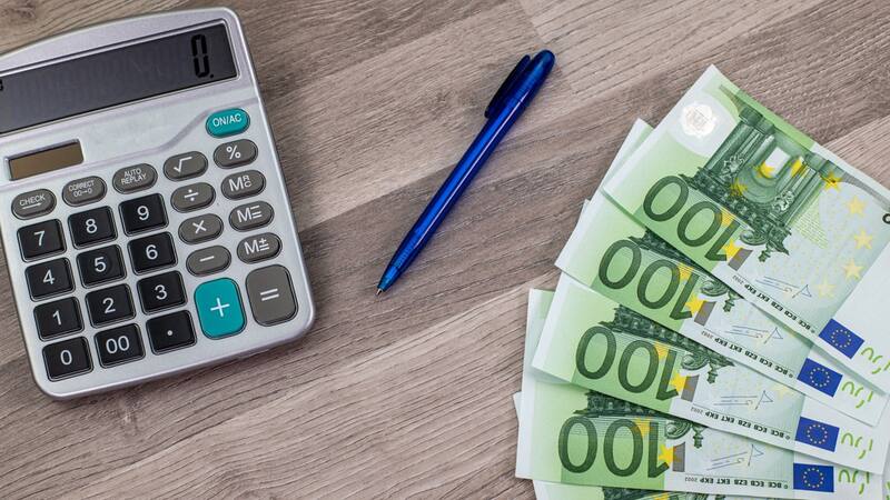 Los clientes de estas entidades tendrán que abonar en diciembre una determinada cantidad de comisiones por el mantenimiento de sus cuentas. (Imagen: archivo)