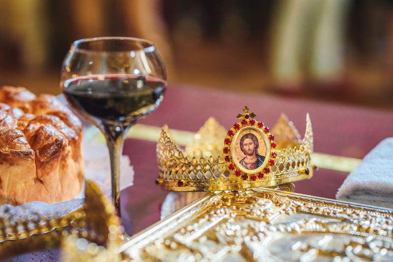El vino tinto ha protagonizado sinfín de rituales religiosos a lo largo de la historia. Fuente: Shutterstock-