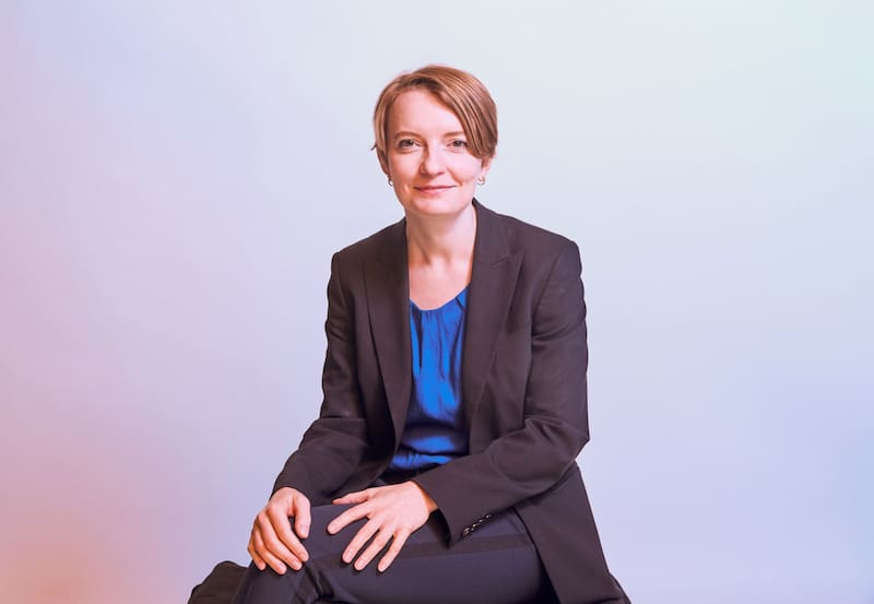 Clare Lombardelli, economista jefe de la OCDE, destacó que España ha "sufrido menos por la crisis de la inflación". (Fuente: Bloomberg Mercury)