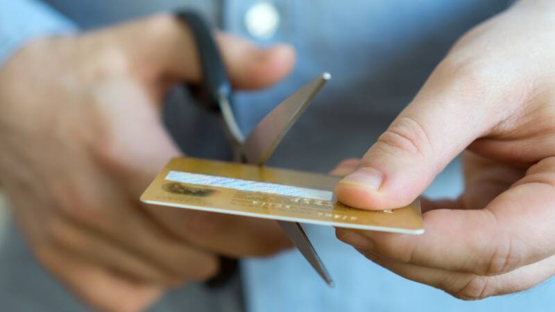 Bloqueo de tarjetas: las 3 razones por las que el banco podría inhabilitar tus cuentas.