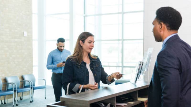 Hacienda multará por sacar o ingresar grandes cantidades de dinero no justificado en el banco.