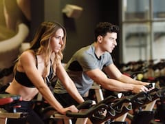 Beneficios de la bicicleta fija: un estudio reveló cuántos minutos de este ejercicio equivalen a un entrenamiento intenso