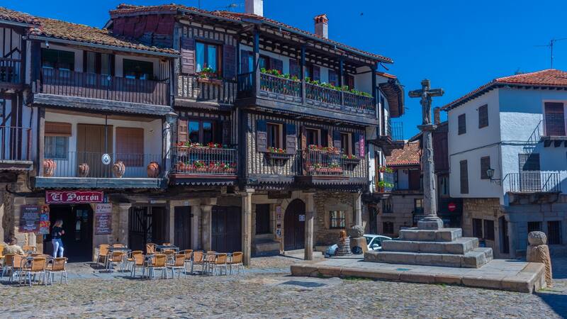 Este hermoso pueblo de Salamanca fue declarado como el primer Conjunto Histórico-Artístico de España.