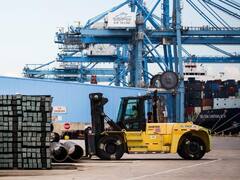 Dólar estable puede revivir votos pero también perderlos en la economía real