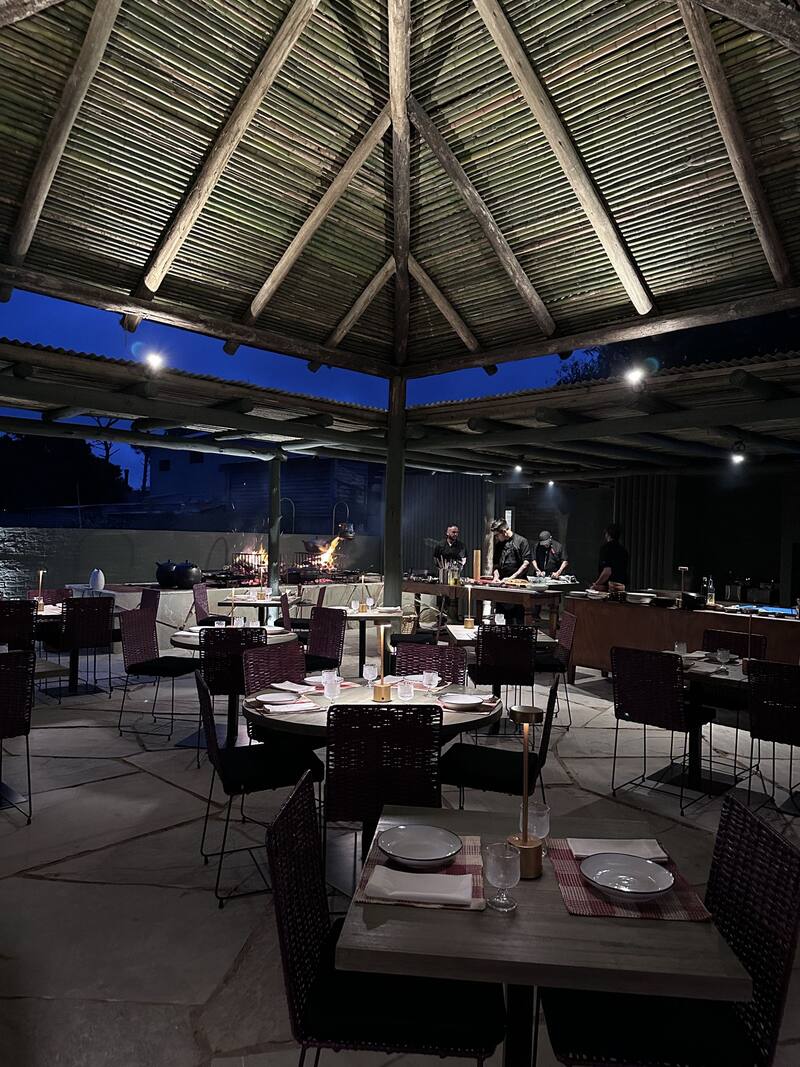 Gurisa combina los sabores de la Cordillera argentina y sus fuegos con lo mejor del mar uruguayo