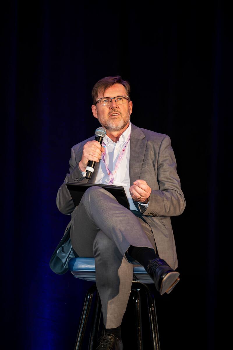 Rolf Höenger, Head para Roche Farma en América Latina, dijo que "Hay modelos en el mundo de unificación de sistemas de salud, pero no necesariamente son mejores que el sistema fragmentado de la Argentina. La fragmentación no es exactamente lo peor del sistema. Hay que buscar eficiencia. Nosotros como compañía tenemos que aportar el valor médico y también ser un pilar para ayudar al crecimiento de un país.