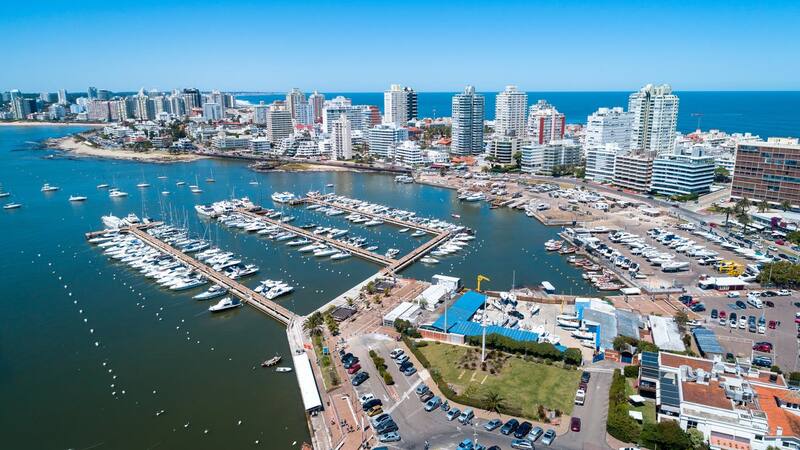 Postal de la ribera de Punta del Este.