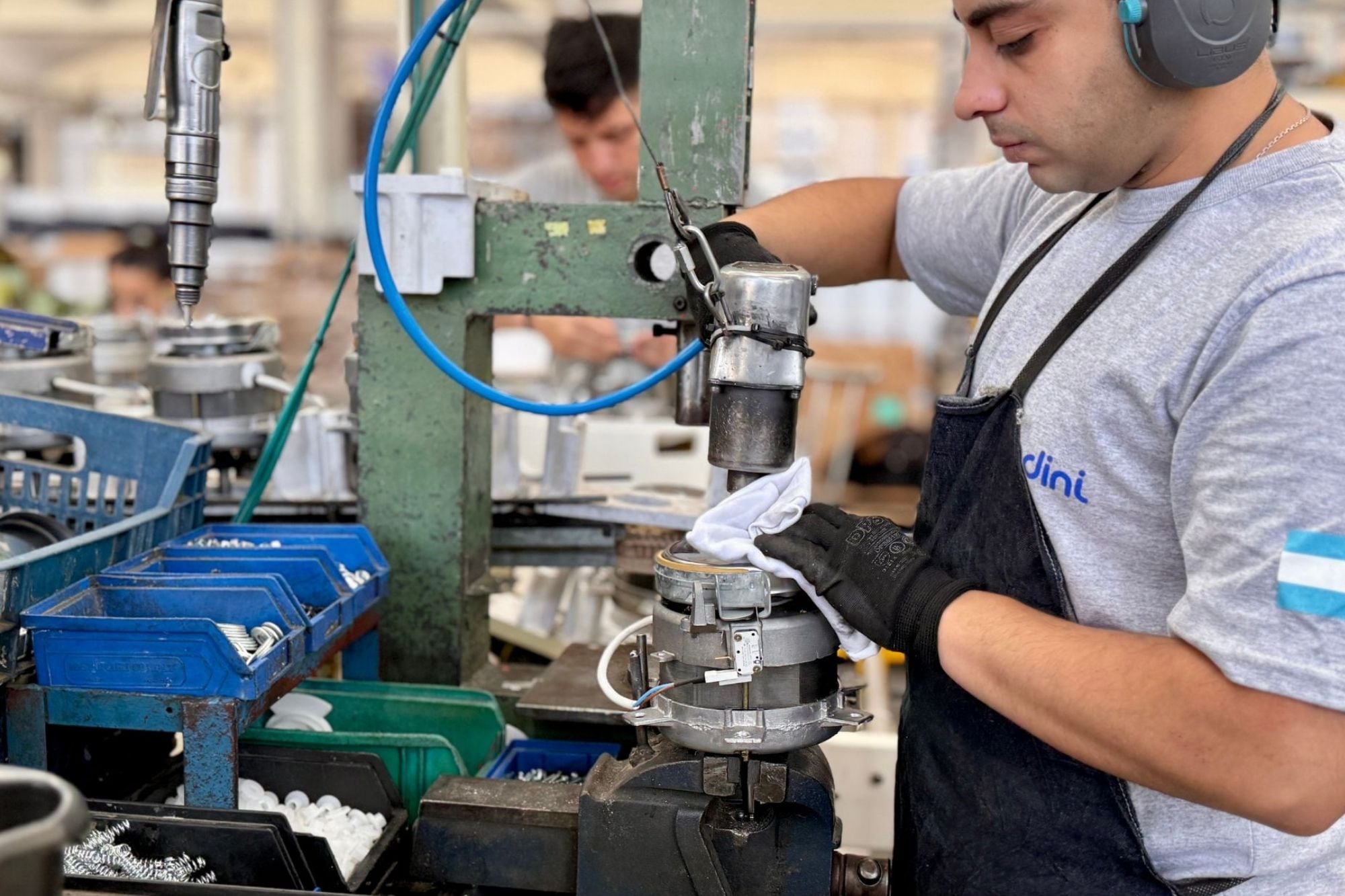 Mientras otras fábricas de electrodomésticos cierran, esta empresa argentina exporta secarropas a los Estados Unidos