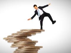 Críticas contra las calificadoras por rebajar la nota de miles de empresas en plena crisis