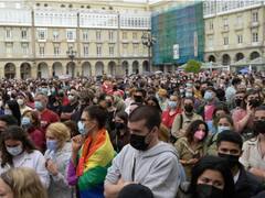 Crimen de odio que sacude a España obliga al gobierno a aclarar que no dará "ni un paso atrás en derechos"
