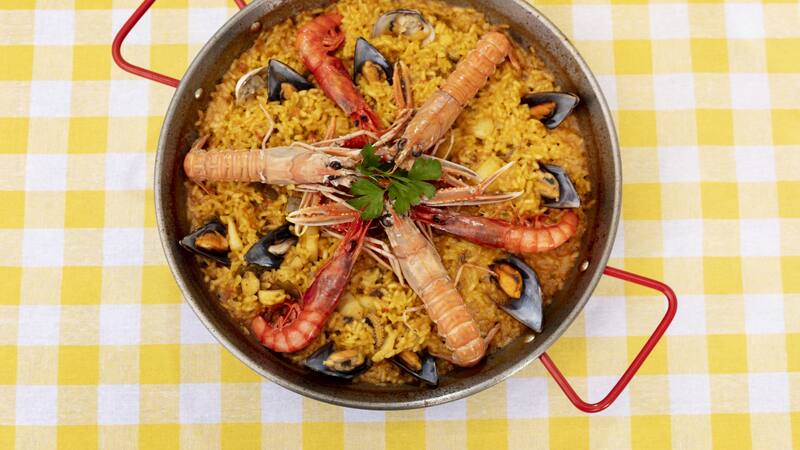 Arroz a banda valenciano: la receta ancestral para preparar esta exquisitez de la cocina mediterránea.