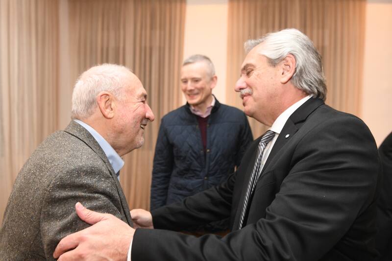 El presidente Alberto Fernández y el economista Stiglitz en la quinta de Olivos
