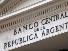 Caputo inicia la compra de las letras intransferibles del BCRA