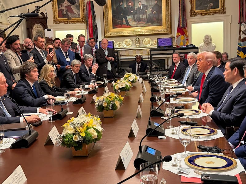 El último socio de Milei en esta arriesgada aventura es el secretario del Tesoro estadounidense, Scott Bessent. Argumentando que la nación sudamericana es un "aliado sistémicamente importante". Foto: Archivo.