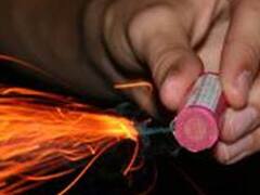 Evita quemaduras y accidentes con pirotecnia, según las recomendaciones de los expertos