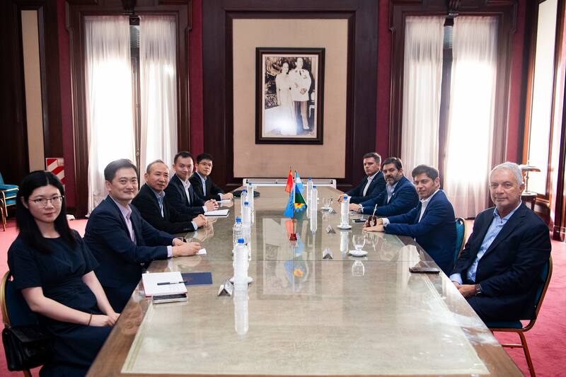 Axel Kicillof abrió la Casa de Gobierno en La Plata para recibir al embajador de China Wang Wei