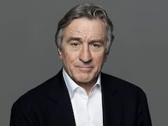 Robert de Niro besó una estatuilla de Diego Maradona y su gesto emocionó a todos