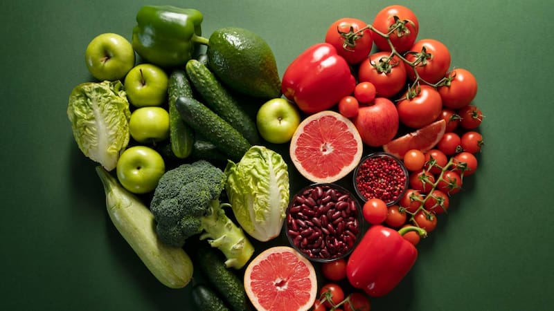 Mantener un peso saludable desde joven es crucial para prevenir problemas cardíacos futuros. (Foto: Freepik)