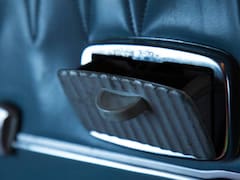 La curiosa razón por la que hay ceniceros en algunos aviones, aunque esté prohibido fumar