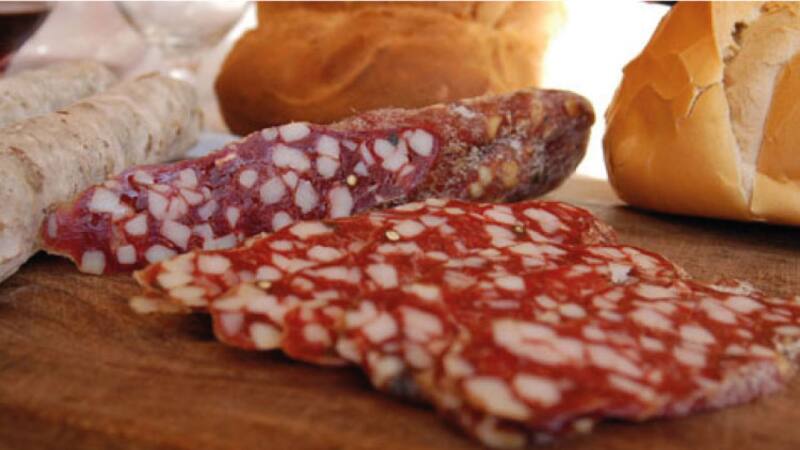 En este pueblito cordobés se celebra la Fiesta Nacional del Salame Casero.