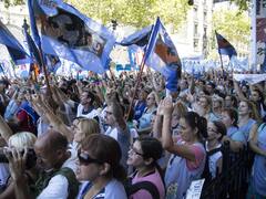 Gobierno y aliados impulsan una batería de leyes para limitar los paros