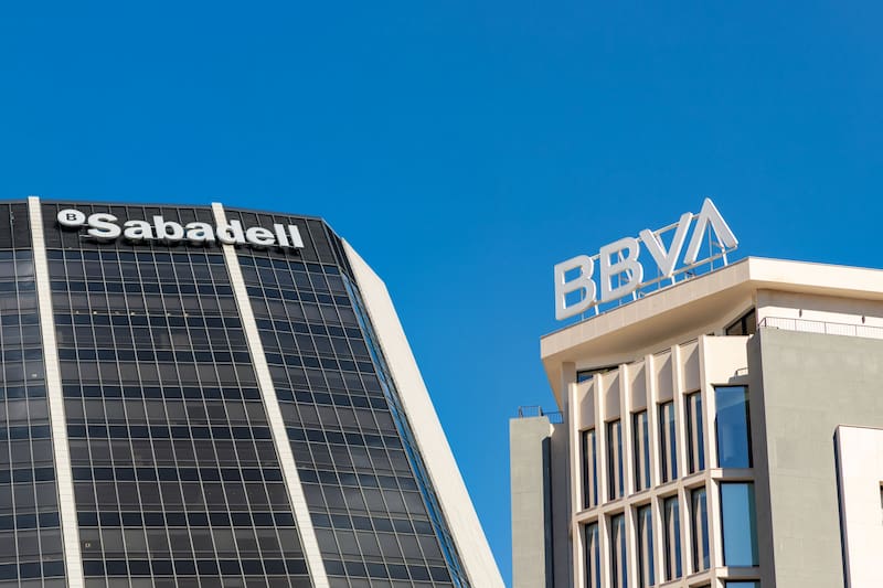 La CNMV recibe denuncias cruzadas de BBVA y Sabadell: qué dicen ambos sobre la OPA. Fuente: Archivo
