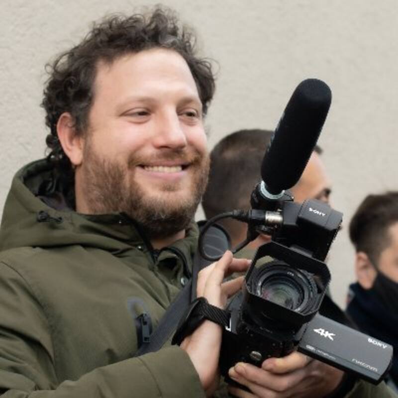 Santiago Oría, cineasta y funcionario del Gobierno, siguió a Milei con su cámara al hombro durante toda su campaña presidencial en 2023 (Foto: Twitter @Santiago_Oria).