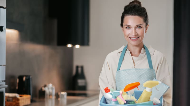 El salario de las empleadas del hogar subirá en octubre de 2025 con una mejora que refuerza sus derechos laborales y condiciones de trabajo.