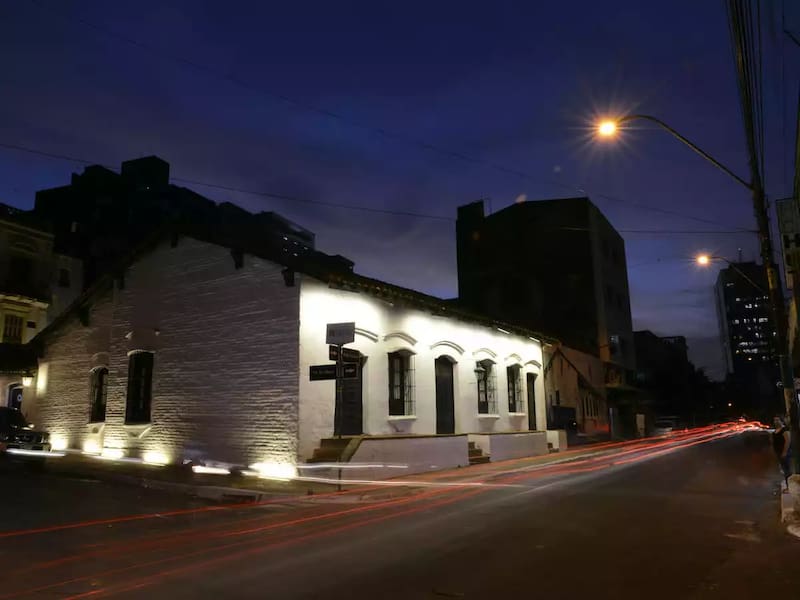 La adopción de la bandera con dos escudos refleja la importancia de la independencia y la identidad nacional para Paraguay. Foto: visitaparaguay.com.py