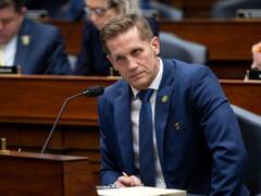 "Deberían trabajar..." La polémica sugerencia de un congresista para los niños que no reciban almuerzos en la escuela