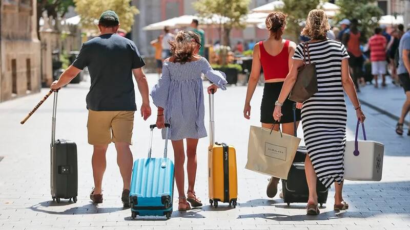 Turistas, afuera: que hay detrás del polémico movimiento que exige límites a la entrada de visitantes.