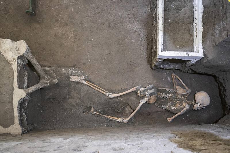 Parte de los restos hallados durante las excavaciones en el área arqueológica de Pompeya. Foto: EFE