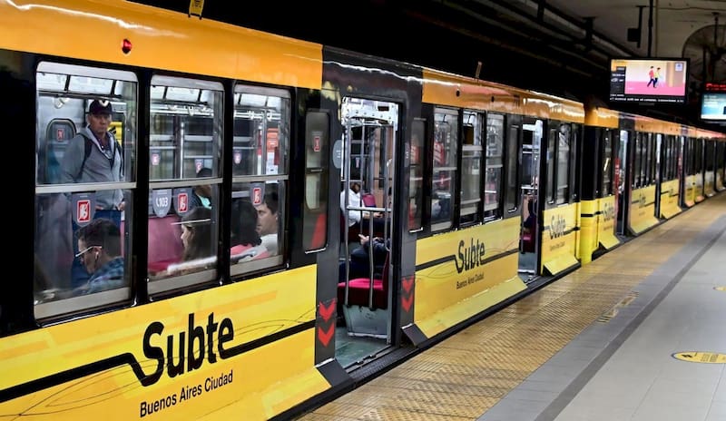 Las nuevas líneas de subte conectarían Villa del Parque - Retiro y Barracas - Palermo.