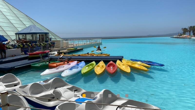 La alberca requiere aproximadamente 66 millones de galones de agua para llenarse