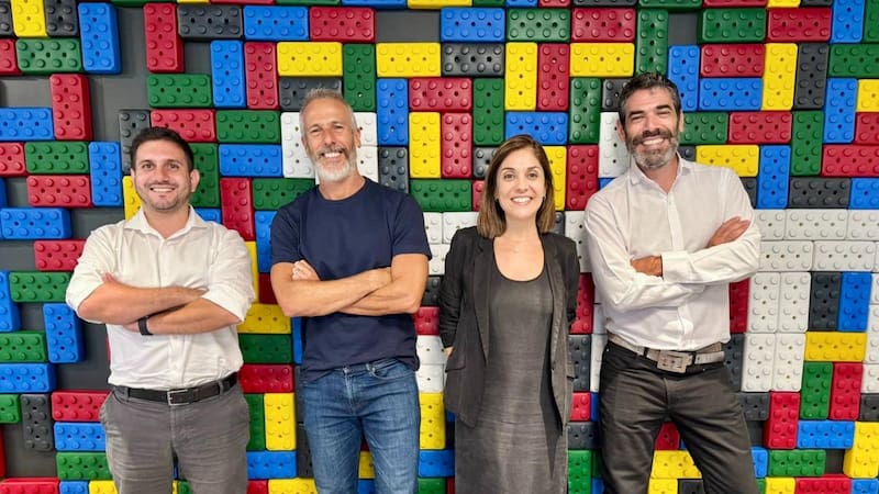 De der a izq: Ricardo Bueno - Founder & CEO de MeCubro, Soledad Taranto - Gerente General BIND Seguros, Sebastian Habif - Managing Partner Natan Ventures y Director BIND, y Pablo Fernandez - Chief Growth Officer MeCubro.