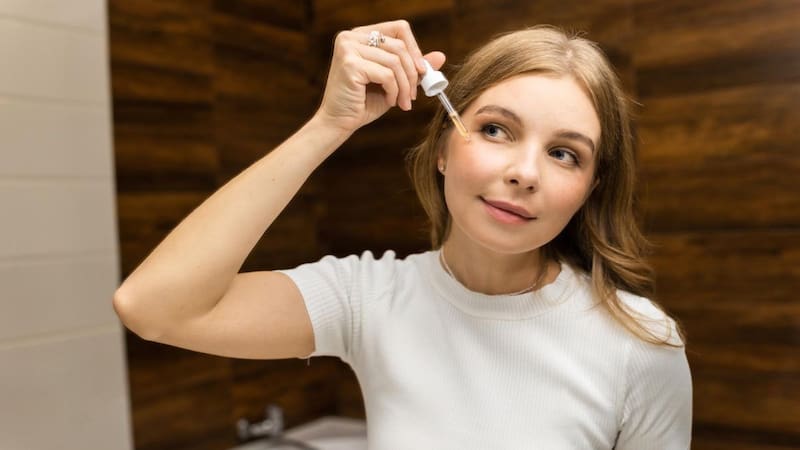 Este sérum con retinol combate arrugas y unifica el tono de la piel con solo unas gotas por día.