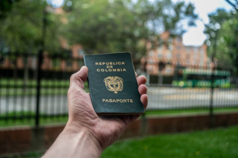 La senadora Angélica Lozano alertó que Colombia se quedaría literalmente sin pasaportes, al no haber personal capacitado ni contratos en firme (Fuente: archivo).