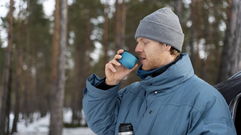 Durante el invierno, la sensación de sed disminuye, pero el riesgo de deshidratación sigue siendo real.